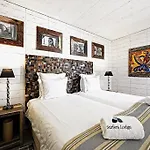酒店 Surfers Peniche 4*