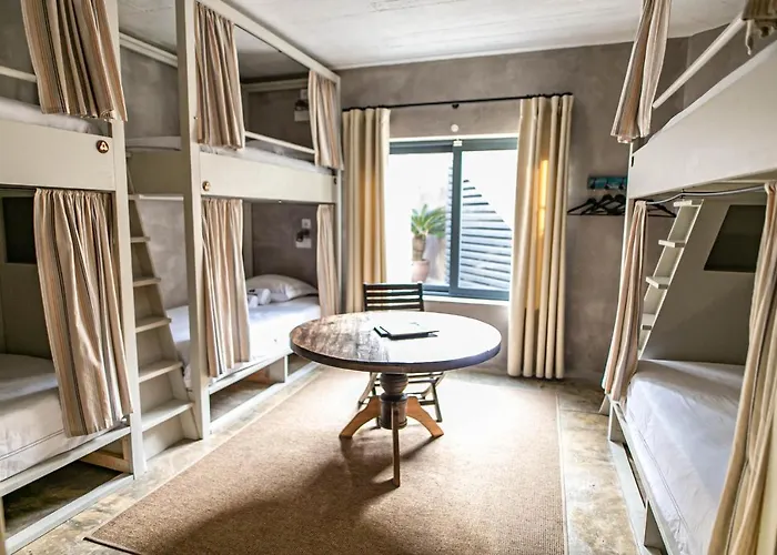 酒店 Surfers Peniche 4*