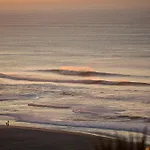 Отель Surfers Peniche