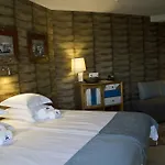 Отель Surfers Peniche 4*