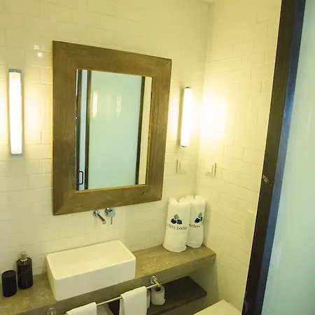 Surfers Peniche מלון פרל