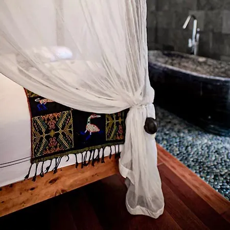 Surfers Peniche פרל