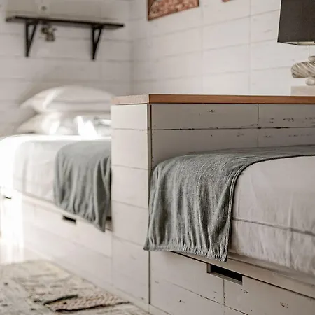 Surfers Peniche פרל