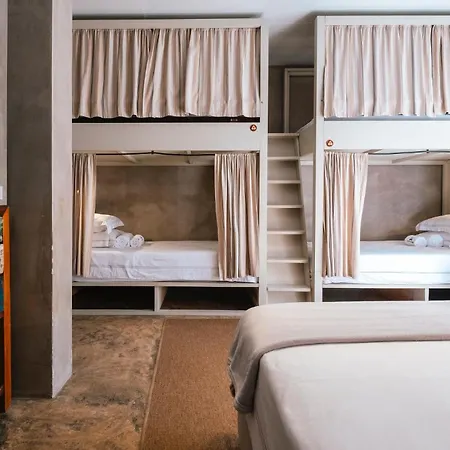 Surfers Peniche Hotel 4*