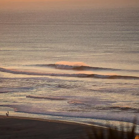Отель Surfers Peniche