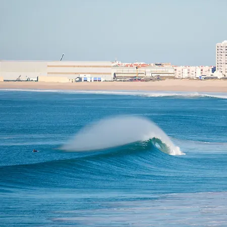 Surfers Peniche