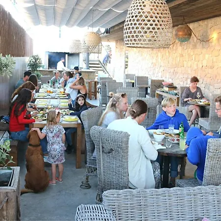 Surfers Peniche 4* פרל