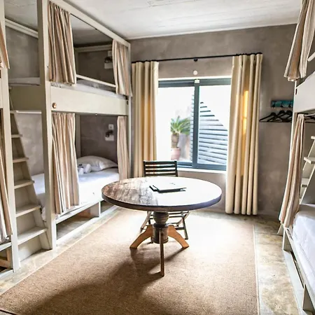 Hotell Surfers Peniche 4*