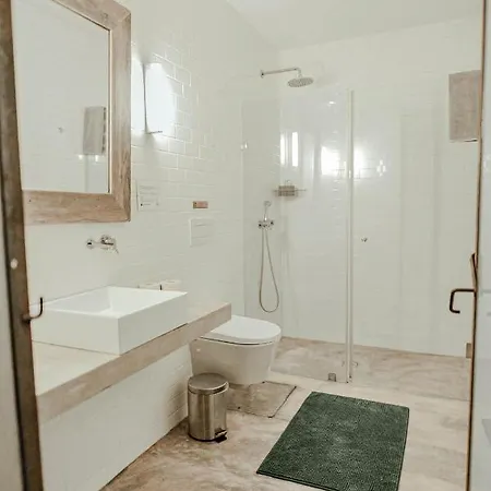 Surfers Peniche Hotell