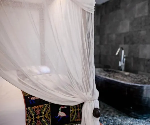 Hotel Surfers Peniche 4*